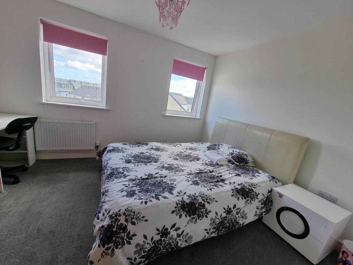 Kingsize Room Close To The A30 Camborne Pool Exterior photo
